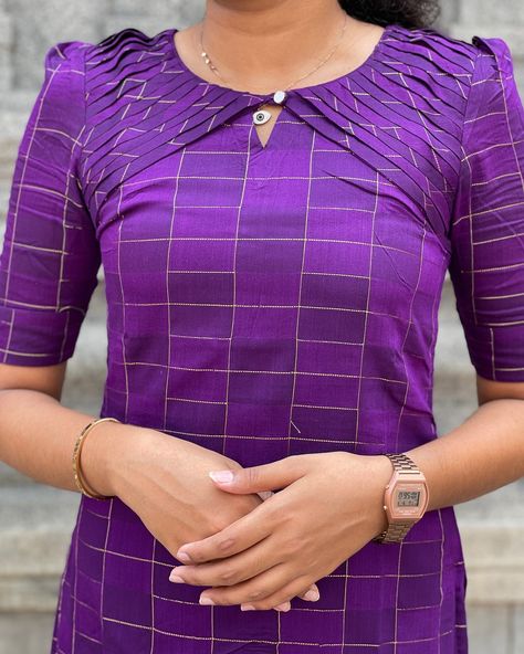 Straight Kurtis Design, Trendy Kurti Neck Designs, Colour Neck Kurtis, Kurta Neck Patterns, Stright Kurties Designs Latest, Chudi Neck Designs Latest, Neck Models For Dresses, Trendy Neck Designs For Kurtis, Chudidhar Models For Stitching