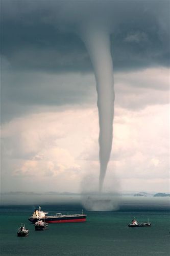 Waterspout - saw one of these on a cruise that required us to move into Cuban waters...it was scary! #LIFECommunity #Favorites From Pin Board #26 Wow Photo, Weather Storm, Water Spout, Wild Weather, Lightning Storm, Natural Phenomena, Science And Nature, Tornado, Amazing Nature