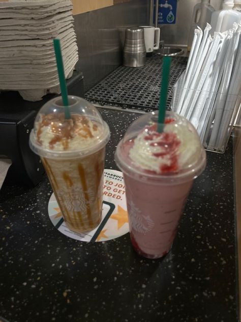 Drinks Starbucks, Iced Starbucks Drinks, Yummy Alcoholic Drinks, How To Order Starbucks, Starbucks Drinks Recipes, Food Babe, Pretty Drinks, Starbucks Recipes, Starbucks Drinks