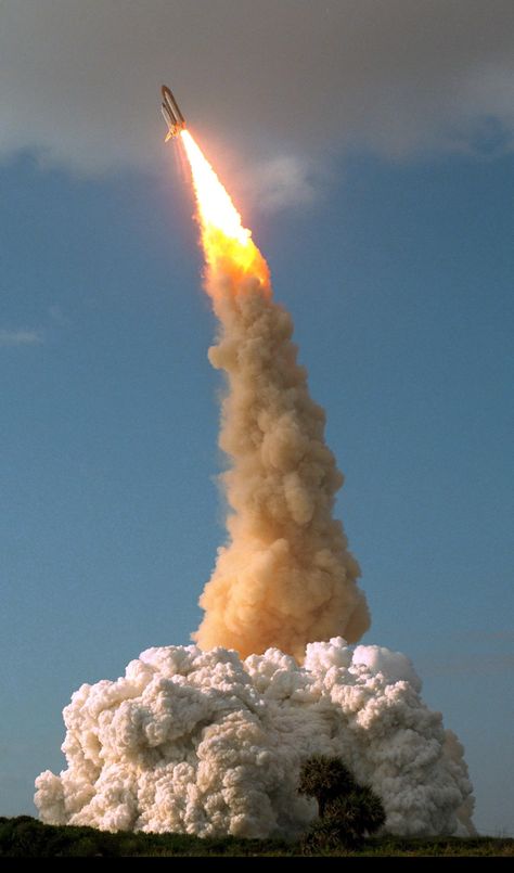 STS-31 Lifts Off In 1990, Carrying The Hubble Space Telescope Nasa Space Shuttle, Hubble Images, Hubble Telescope, Space Rocket, Hubble Space, Hubble Space Telescope, Space Program, Space Telescope, Space Nasa