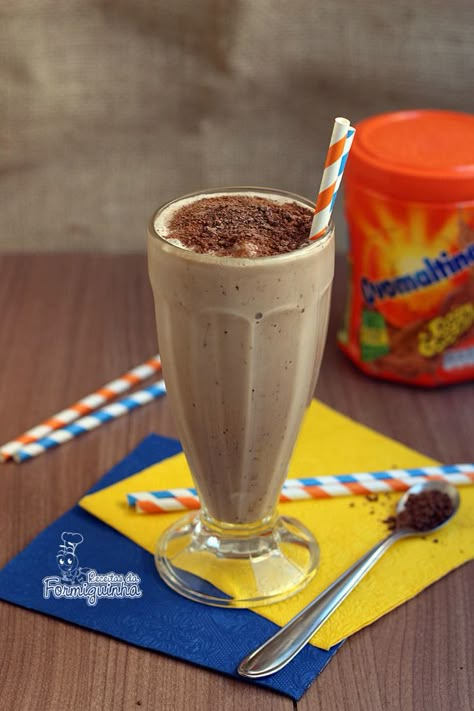 Faça em casa o Milkshake de Ovomaltine igualzinho ao da lanchonete! E capriche na porção da crocância... Shake Diet, Milk Smoothie, Banoffee Pie, Food Wishes, Food Gallery, Chocolate Milkshake, Milkshake Recipes, Milk Shakes, Food O