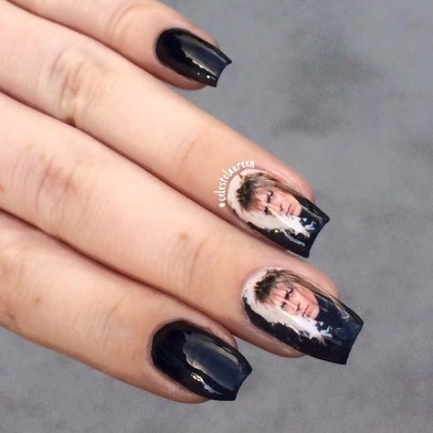 David Bowie/ Labyrinth nails Labyrinth Nails, David Bowie Aesthetic, Bowie Aesthetic, Labyrinth David Bowie, David Bowie Labyrinth, Bowie Labyrinth, Aesthetic Nails, Nails Ideas, Nails Nails