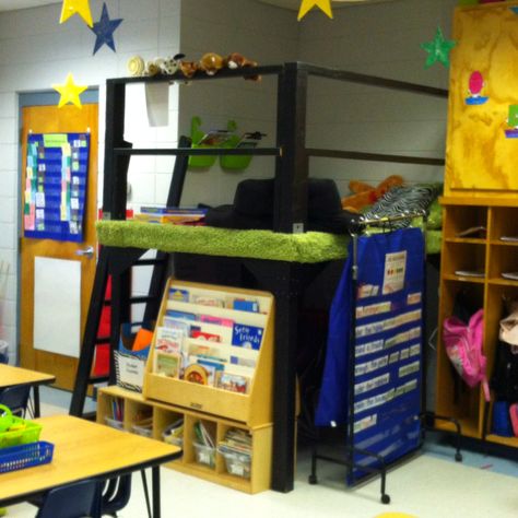 Reading loft. I would want to have the area under the loft be another cozy reading spot too, maybe with a couch? Academy Classroom, Pole Room, Reading Loft, Team Teaching, Dream Classroom, Reading Spot, Safety Rules, Kindergarten Class, Readers Workshop