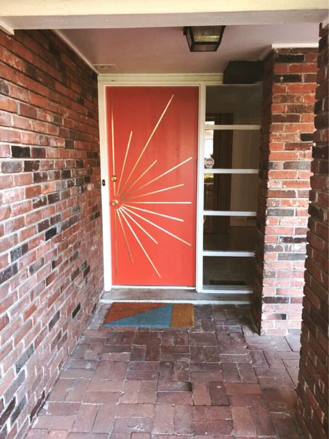 Retro Front Doors, Front Door 70s House, Retro Door Design, Sunburst Front Door, 1960s Front Door, Mcm Porch, Mid Century Modern Doors, Mid Century Modern Porch, Midcentury Entry