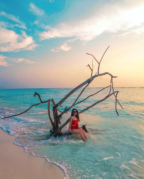 Got up everyday at 6am to experience the beautiful sunrise at #Lakshadweep! ☀️ #AakritiRana #travel #IncredibleIndia #Lookbook #beach… Lakshadweep Islands Photography, Lakshadweep Islands, Journey Photos, Trip Photos, Arabian Sea, Beach Images, Beach Activities, Beautiful Sunrise, Going Fishing