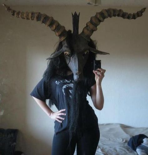 Papier mache Baphomet mask (just the pic) Goat Head Mask, Baphomet Costume, Goat Mask, Cardboard Art Sculpture, Black Phillip, Devil Mask, Black Magick, Devil Costume, Arte 8 Bits