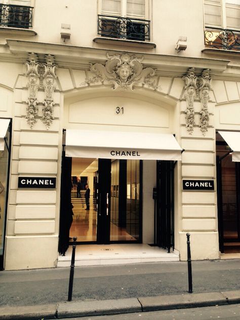 Chanel 31 Rue Cambon Paris Store, Chanel Rue Cambon Paris, Paris Stores Boutiques, Chanel Aesthetic Store, Paris Chanel Store, Chanel Paris Aesthetic, Chanel Brand Aesthetic, Chanel Store Paris, Chanel Aesthetic Vintage