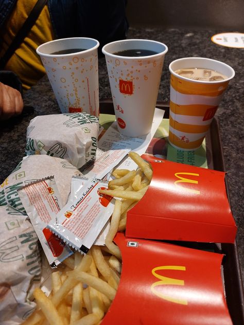 Mcdonalds India Snapchat, Macdonald Snapchat Story, Macdonald Food Mcdonald's, Mcdonalds Instagram Story, Macdonald Food Snapchat, Macdonald Snap, Mcdonald's Snapchat, Macdonald Food, Food Snaps Night