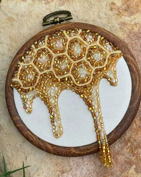 Cristal Embroidery, Embroidery With Crystals, Bead Embroidery Aesthetic, Embroidery Beads, Moon Bead Embroidery, Fish Beaded Embroidery, Bee Embroidery, Tambour Embroidery, Art Perle