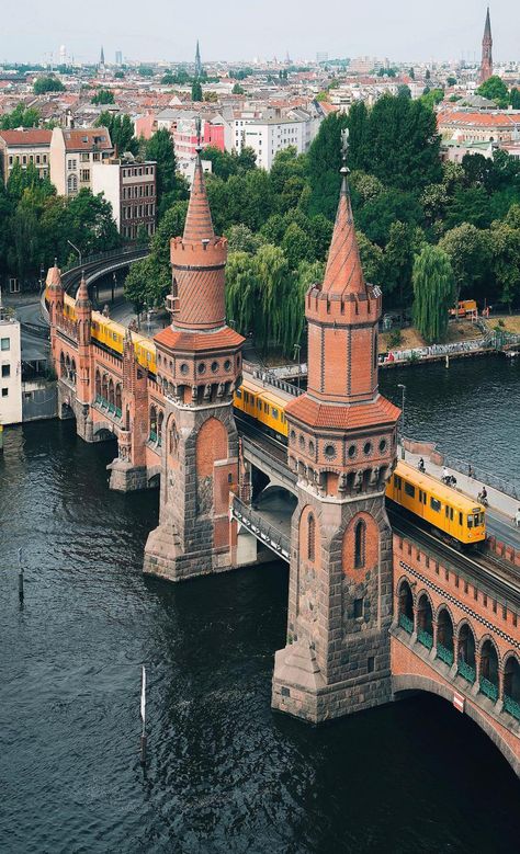 Visit Berlin, Berlin Travel, U Bahn, Famous Places, Beautiful Places In The World, Travel Instagram, Montpellier, Berlin Germany, Beautiful Places To Visit