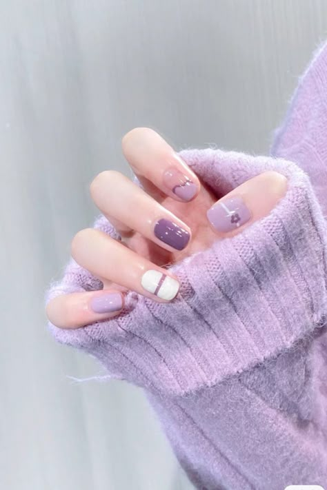 Nails purple lilac cute aesthetic Angelwing Simple Nails Purple, Purple Nails Aesthetic, Nails Lilac, Lilac Nails Design, Nail Art Trendy, Purple Pfp, Purple Gel Nails, Nail Extensions Acrylic, Reel Cover