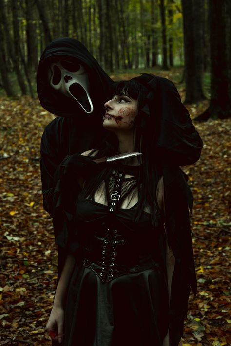 Slasher Photoshoot, Ghost Face Photoshoot, Scary Photoshoot, Ghostface Photoshoot, Horror Couple, Halloween Shoot, Vampire Bride, Ghostface Scream, Halloween Photography