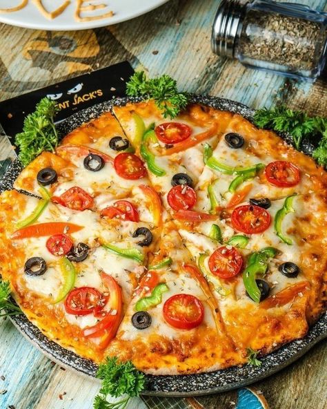 Pizza Food Photography, Food Photography Vegetables, Photography Vegetables, Tomatoes And Cheese, Yummy Pizza, Food Advertising, Pizza Recipes Homemade, Food Drink Photography, Healthy Lifestyle Food