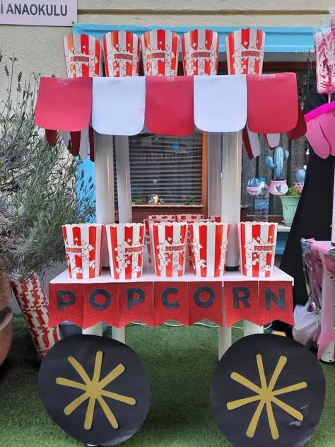 Popcorn Stand, First Day Of School Pictures, Diy Popcorn, Kindergarten Classroom Decor, Movie Themed Party, Carnival Food, School Carnival, Preschool Classroom Decor, Carnival Themed Party