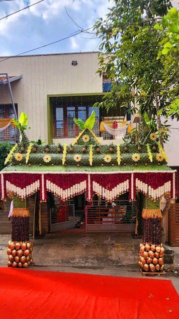 Chapra Decoration For House Warming, Chapra Decorations, Pandhiri Decoration, Pooja Backdrops, Pelli Decoration, Mandap Wedding, Ganesha Festival, Hotel Flower Arrangements, Entrance Door Decor