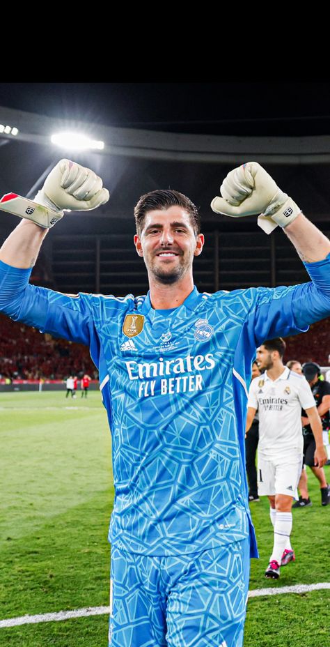 Courtois Real Madrid, Goalkeeper Jersey, Thibaut Courtois, Alexis Sanchez, Real Madrid Players, Leo Messi, Football Jerseys, Cristiano Ronaldo, Real Madrid