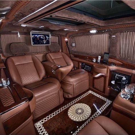 True man cave Limousine Interior, Royce Rolls, Rolls Royce Limousine, Mb Sprinter, Mercedes Benz Viano, Kombi Motorhome, Luxury Jets, Luxury Van, Kombi Home