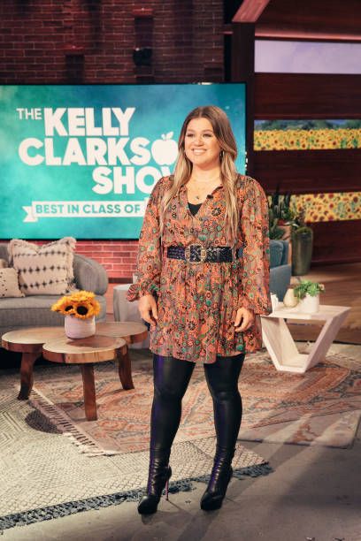 The Kelly Clarkson Show - Season 2 Kelly Clarkson Concert Outfit, Kelly Clarkson Style Outfits, The Kelly Clarkson Show, Kelly Clarkson 2023, Kelly Clarkson Style, Kelly Clarkson Outfits, Kelly Clarkson Hair, Mother Archetype, Fem Fashion