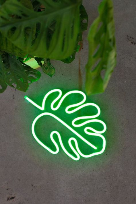 Plant Mom Gift Monstera Wall, Plant Mama, Neon Sign Art, Plant Mom, Plant Gifts, Custom Neon Signs, Monstera Leaf, Led Neon, Sign Art