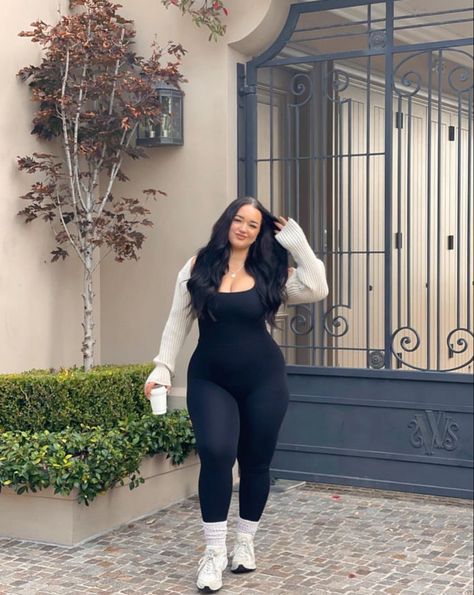 Fitness Aesthetic Midsize, 260 Pounds Woman, Thick Aesthetic Outfits, Midsize Confidence, Chubby Gym Outfit, Outfits For Busty Black Women, Jaelah Majette, Curvy Gym Outfit, Maximalist Thick Fit Body Goals Curvy