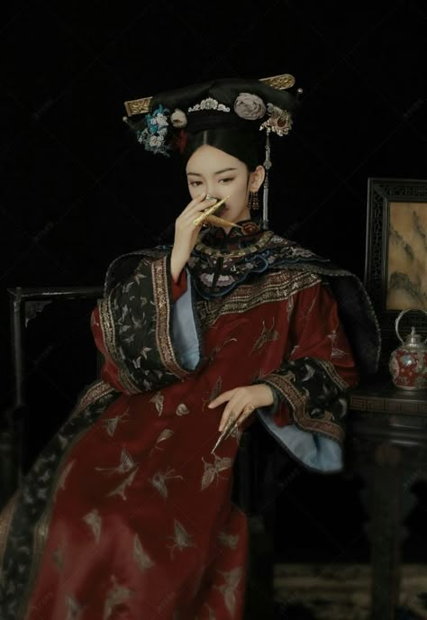 Qing Dynasty Clothing Woman, Qing Dynasty Fashion, Qing Dynasty Clothing, Chinese Dynasties, Dynasty Fashion, Ancient Fashion, Dynasty Clothing, Yanxi Palace, Ancient Chinese Clothing