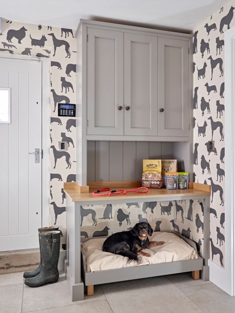 Luxury Dog Room, Dog Nook, Boot Room Utility, Tom Howley, Comfy Dog Bed, Utility Room Designs, Puppy Girl, Dog Corner, Dog Spaces