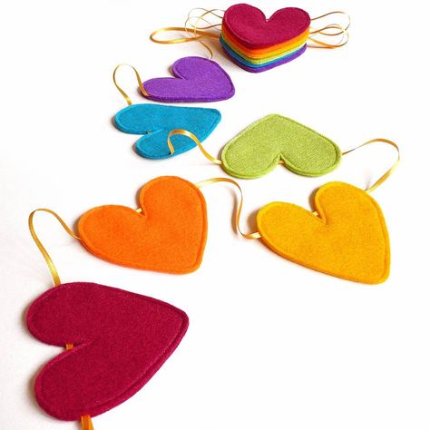 Felt Heart Ornaments, Heart Bunting, Felt Bunting, Baby Mobil, Party Bunting, Banners Buntings, Felt Heart, Bunting Garland, Heart Crafts