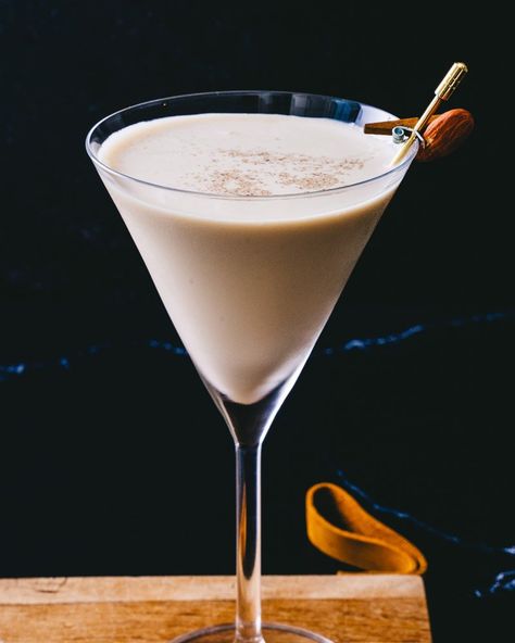 Toasted Almond Martini, Almond Drink Recipe, Toasted Almond Drink, Dear Alcohol, Almond Cocktails, Amaretto Cocktails, Almond Drink, Amaretto Drinks, Kahlua Drinks