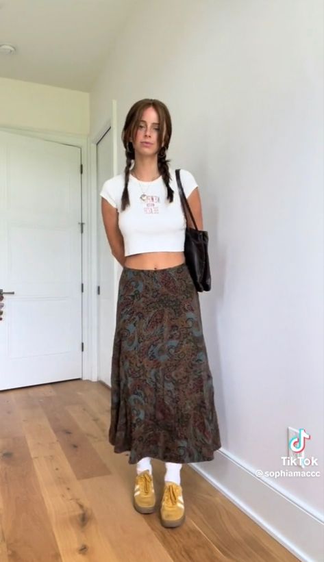 Floral Concert Outfit, Female Gaze Summer Outfits, Indie Concert Outfit Spring, Indie Concert Outfit, Indie Concert, Coquette Casual, Printed Skirt Outfit, Indie Fits, Nyc Spring