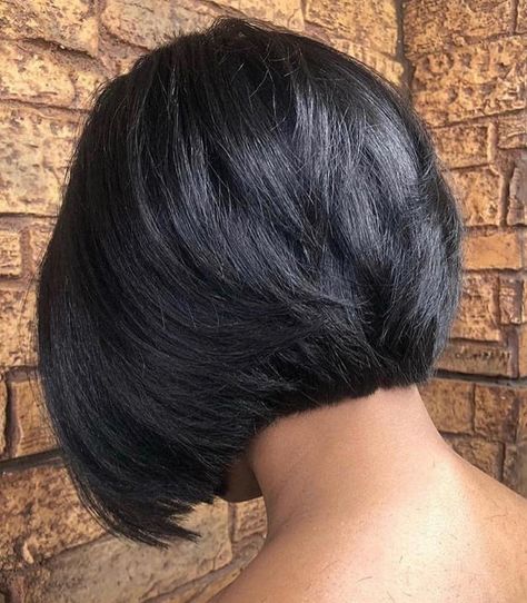 Nape-Length Bob for Black Hair Short Bob Middle Part, Hairstyle For 2023, Haircut Trending, Ombré Highlights, Ideas New Year, Bob Haircuts For Black Women, Hair Goal, Haircuts For Black Women, Meagan Good