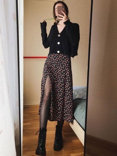 Skirt Styling, Tweed Pants, Tights Fashion, Mode Boho, Mode Casual, Mode Inspo, A Mirror, Autumn Outfit, Outfit Inspo Fall