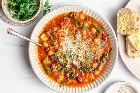 This healthy minestrone soup recipe is loaded with 8 different vegetables and 3 types of beans! Incredible flavor and easy to prep. Healthy Minestrone Soup, Minestrone Soup Easy, Minestrone Soup Recipe, Types Of Beans, Minestrone Soup, Gluten Free Cheese, Different Vegetables, Cracked Pepper, Garbanzo Beans