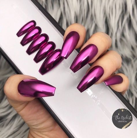 Magenta Nails Design, Magenta Nails, Chrome Nails Designs, Mirror Nails, Purple Nail Designs, Purple Nail, Pretty Nail Art Designs, Nail Envy, Almond Shape