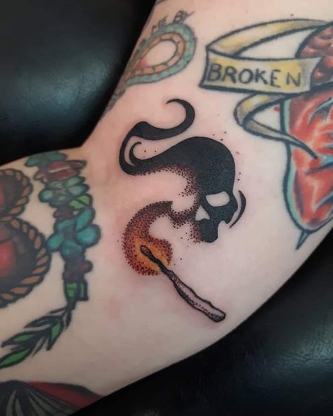 Dark Tattoo Ideas, Gotik Tattoo, Tattoo Ideas Unique, Tattoo Artist Tattoo, Skull Sleeve Tattoos, Artist Tattoo, Fire Tattoo, Tattoo Cover Up, Creepy Tattoos