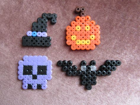 www.facebook.com/jppyro Small Halloween Perler Bead Patterns, Diy Tote Bag Design, Beading For Kids, Easy Perler Bead Patterns, Easy Perler Beads Ideas, Melty Beads, Perler Crafts, Perler Bead Templates, Perler Beads Designs