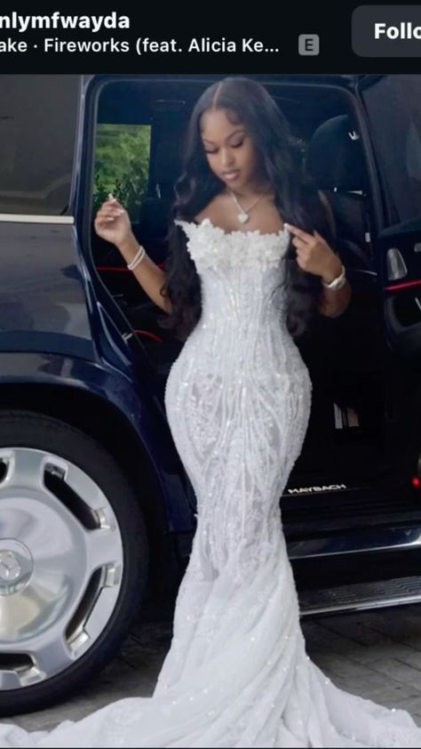 White Prom Dresses Black Women, Hood Prom, Prom Corset Dress, Exotic Prom Dresses, White Prom Dresses, Classy Prom, Prom Inspiration, White Prom, Prom Inspo