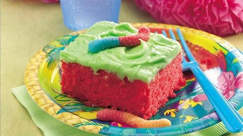 Brighten someone's day with a colorful and delicious cake. Soft drink mix, gummi candies and cake mix give it the wow. Sour Patch Kids Cake, Sour Cake, Flavored Water Recipes, Warm Cake, Sour Patch Kids, Sour Patch, Sour Candy, Betty Crocker, Cakepops