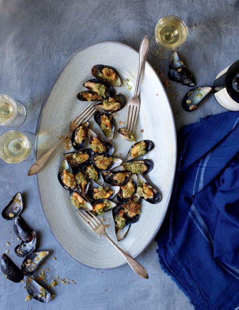 Jacques Pépin's Moules au Gratin (Mussels Gratinée) Mussel Recipes, Jacques Pepin Recipes, England Recipes, Jacques Pepin, Steamed Mussels, Mussels Recipe, Jacque Pepin, French Recipes, New England Travel