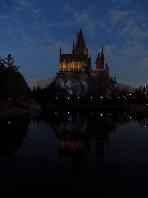 Hogwarts Castle At Night, Hogwarts At Night Aesthetic, Hogwarts Night Aesthetic, Black Lake Harry Potter Aesthetic, Hogwarts Lake Aesthetic, Black Lake Aesthetic, The Black Lake Harry Potter, Defy The Night Aesthetic, Hogwarts Black Lake