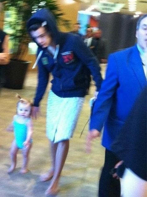 Harry Styles and baby lux I really just can't right now Harry And Lux, Baby Lux, Harry Styles Gif, Harry 1d, Harry Styles Cute, Harry Styles Wallpaper, Harry Styles Pictures, Harry Styles Photos, Mr Style