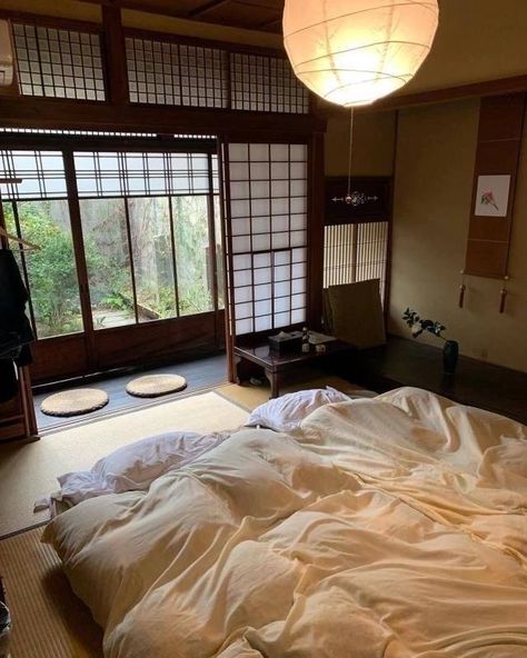 Japan Apartment Aesthetic, Japanese Apartment Interior, Traditional Japanese Bedroom, Japan Apartment, Japan Room, Japanese Style Bedroom, Traditional Japanese Home, Small House Blueprints, House Traditional