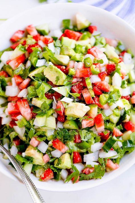 Cucumber Avocado Salsa with Strawberries - #salsa #recipe #eatwell101 - This delicious salsa recipe is perfect for your BBQs, meal preps or protein bowls. Enjoy! - #recipe by #eatwell101 Cucumber Avocado Salsa, Cucumber Salsa Recipe, Easter Side Dishes Recipes, Best Salsa Recipe, Salads Ideas, Dinners Ideas, Picnic Side Dishes, Light Lunches, Vegetable Salads