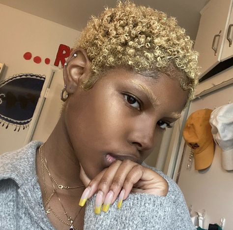 Dyed Hair And Eyebrows, White Short Hair, Low Cut Hairstyles, Finger Waves Short Hair, Short Dyed Hair, Beautiful Freckles, Natural Hair Cuts, Natural Hair Short Cuts, Creative Fashion Photography