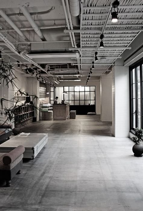 Loft store Kyoto Interior, Soft Industrial, Exposed Ceilings, Grey Ceiling, Space Hotel, Interior Window, Loft Space, Loft Studio, Loft Living