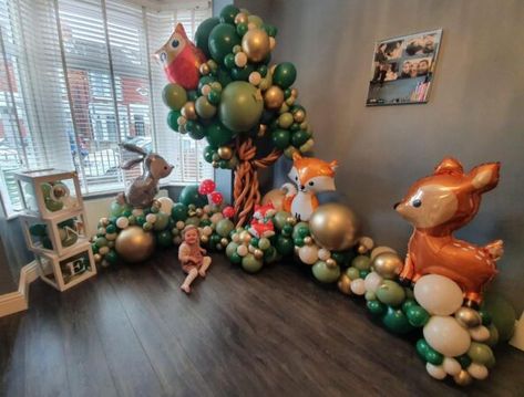 Woodland Animal Baby Shower Balloon Display Woodland Balloon Bouquet, Highcliffe Castle, Abc Soup, Shower Balloons, Jumbo Balloons, Balloon Display, Balloon Stands, Balloon Arrangements, Woodland Scene