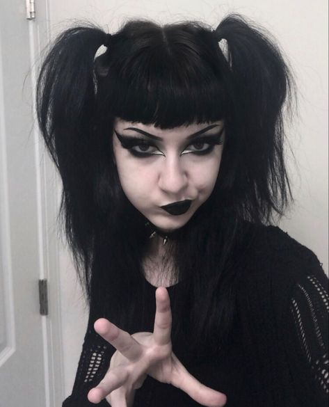 Male Couple Base, Goth Hairstyles With Bangs, Goth Girl Hairstyles, Trad Goth Hairstyles, Cute Goth Hairstyles, Trad Goth Hair, Hairstyles Goth, Goth Hairstyle, Goth Hairstyles