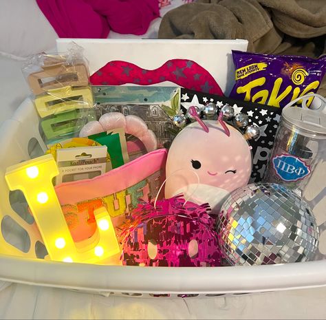 Big Little Gifts Basket, Big Little Gift Ideas, Big Lil Gifts, Big/little Baskets, Little Gifts Sorority, Big Little Basket, Sorority Ideas, Little Sister Gifts, Big Lil