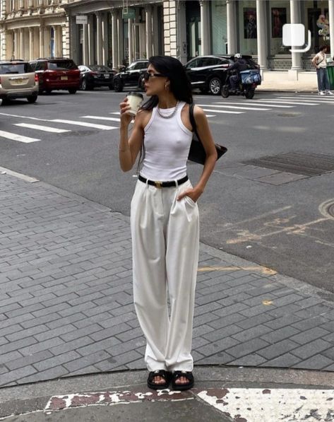 White Chinos Outfit Women, Chinos Outfit Women, Chinos Women Outfit, Chinos Outfit, White Chinos, Outfit Women, St Tropez, All White, Body Goals