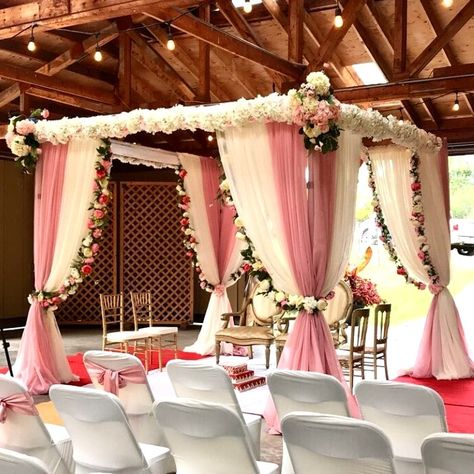 Low Budget Mandap Decor, Phera Mandap Decor Indoor, Simple Mandap Design, Mantap Decoration, Decoration For Stage, Indoor Mandap, Mandap Decoration Ideas, Vidhi Mandap, Mandap Ideas