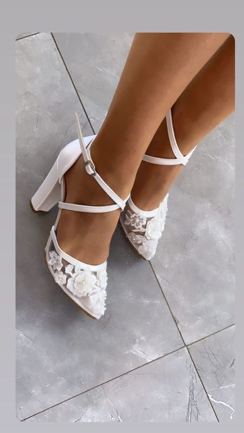 Wedding Shoes Bride Chunky Heel, White Heels With Flowers, Wedding Shoes Bride Comfortable, Wedding Heels Closed Toe, Wedding Day Shoes The Bride, White Wedding Shoes Low Heel, Romantic Bridal Shoes, Wedding Heels Brides, Spring Wedding Shoes